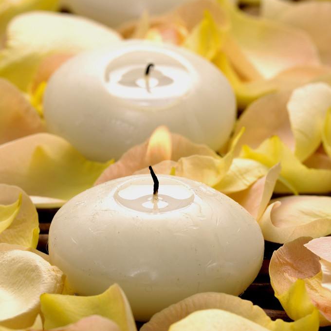 Classic Home Decorative White Color Paraffin Wax Floating Candles